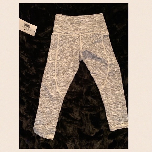 ZYIA - capri - Light n Tight - Size 4 - With Tag - Picture 1 of 7